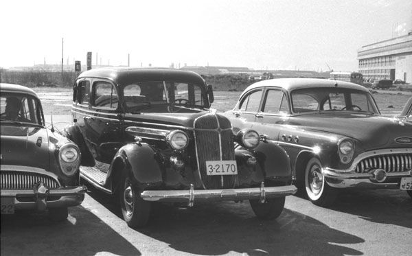 36-1a  (042-16) 1936 Chrysler DeLuxe Eight.jpg